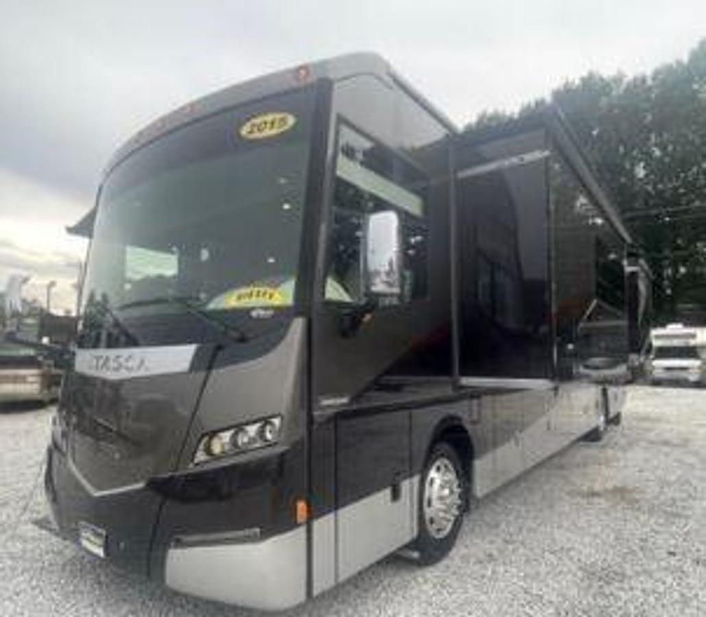 Used 2015 Winnebago Itasca Horizon 40R