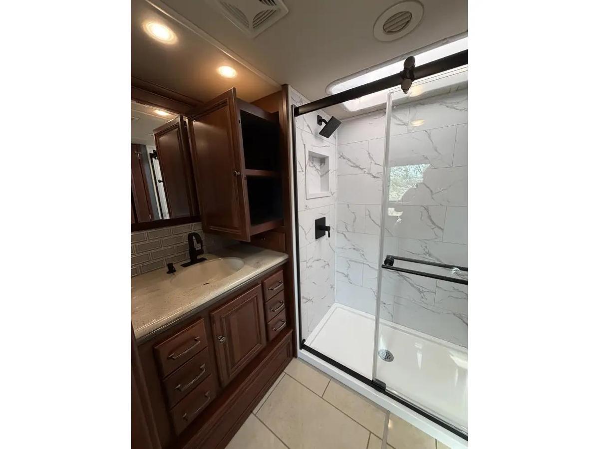 Used 2015 Winnebago Itasca Ellipse 42HD