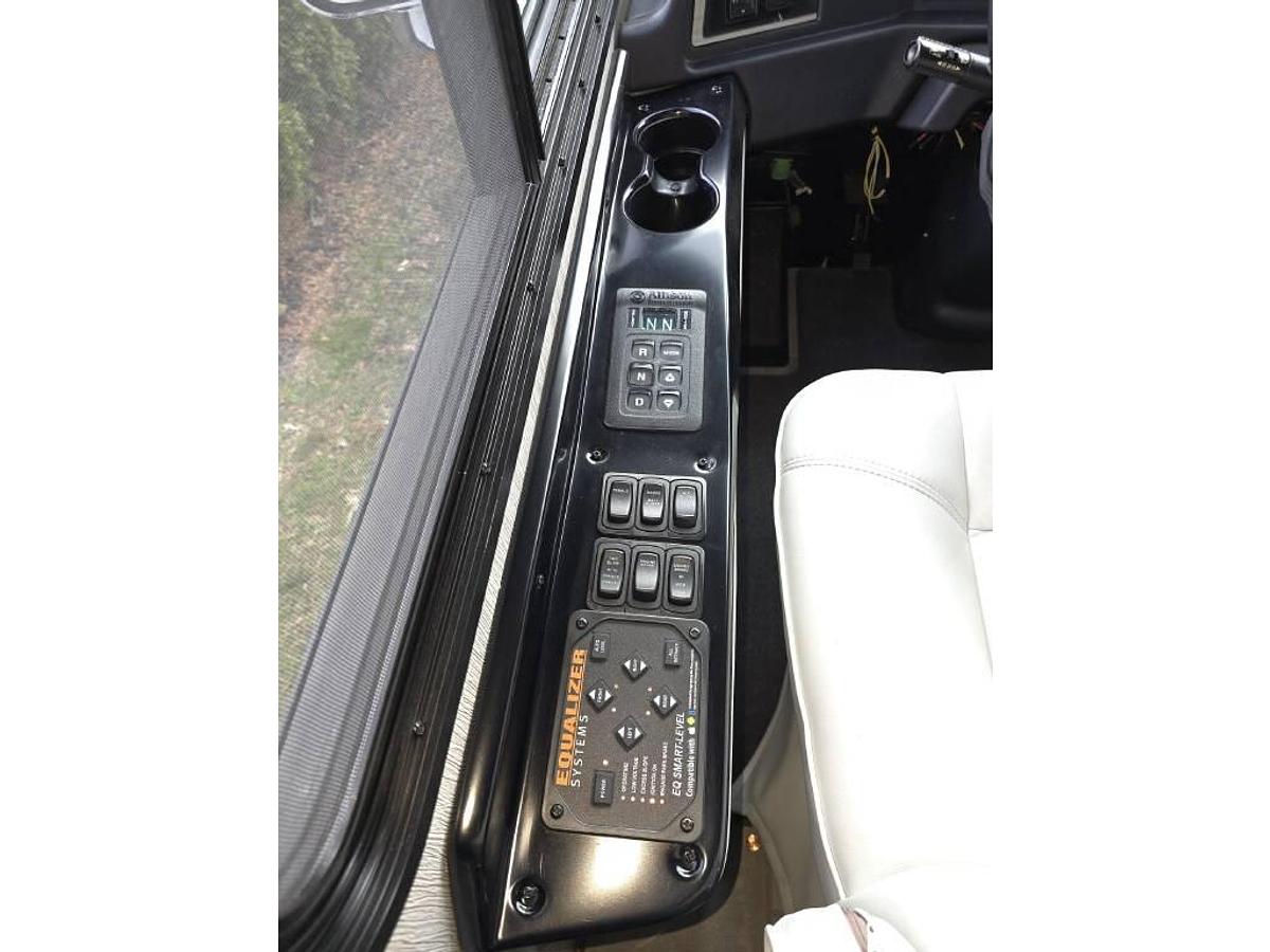 Used 2022 Newmar Ventana 4369