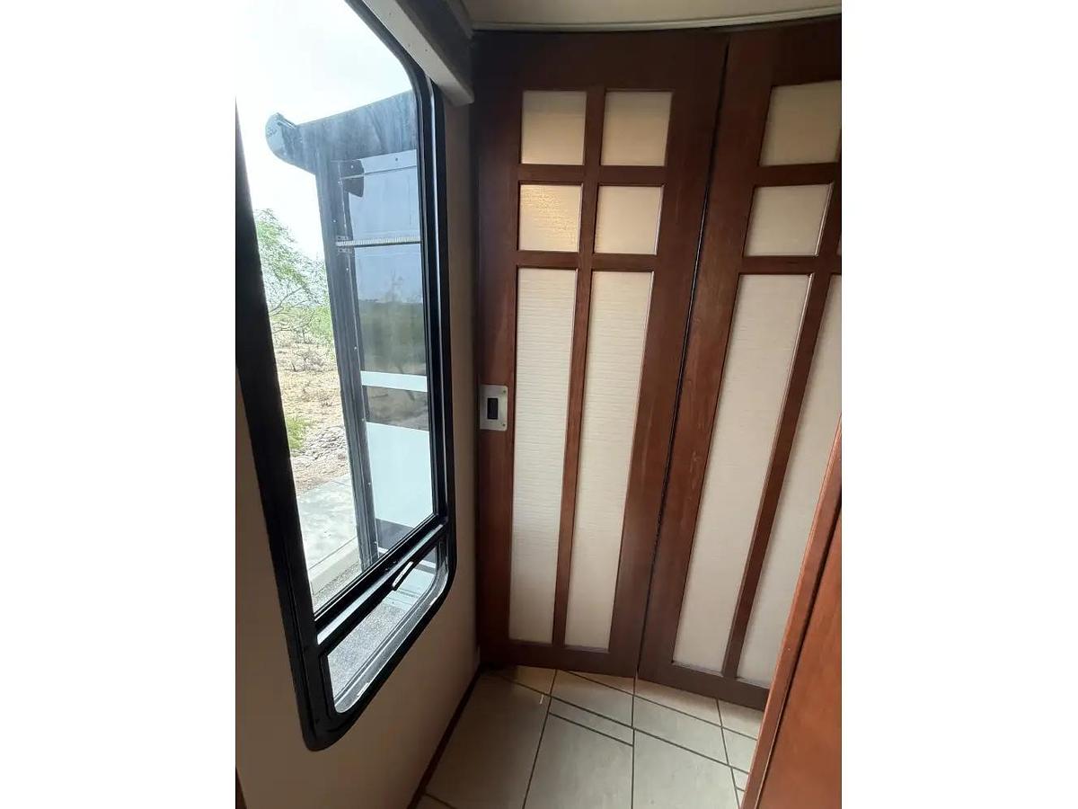 Used 2015 Winnebago Itasca Ellipse 42HD