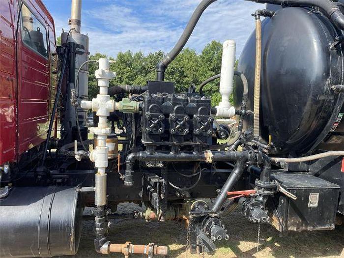 Used 2009 Volvo VHD64F430 Oil Field Truck