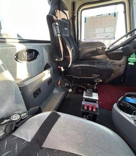 Used 2014 Mack PINNACLE CHU613