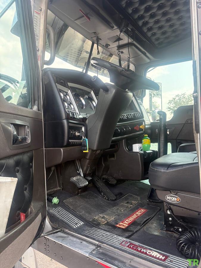 Used 2019 Kenworth W900L