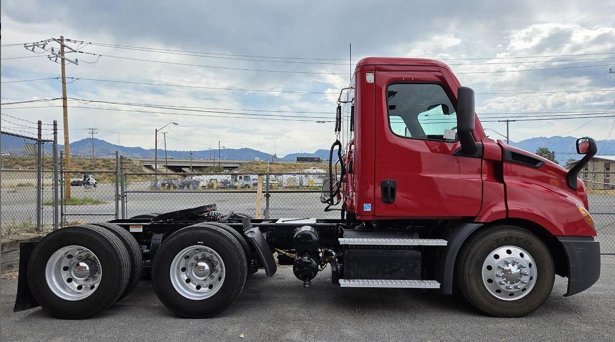 Used 2021 Freightliner Cascadia 116