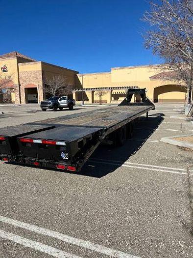 Used 2024 DIAMOND C 35 Ft Gooseneck