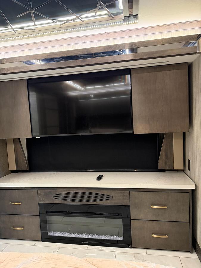 Used 2024 Tiffin Zephyr 45FZ