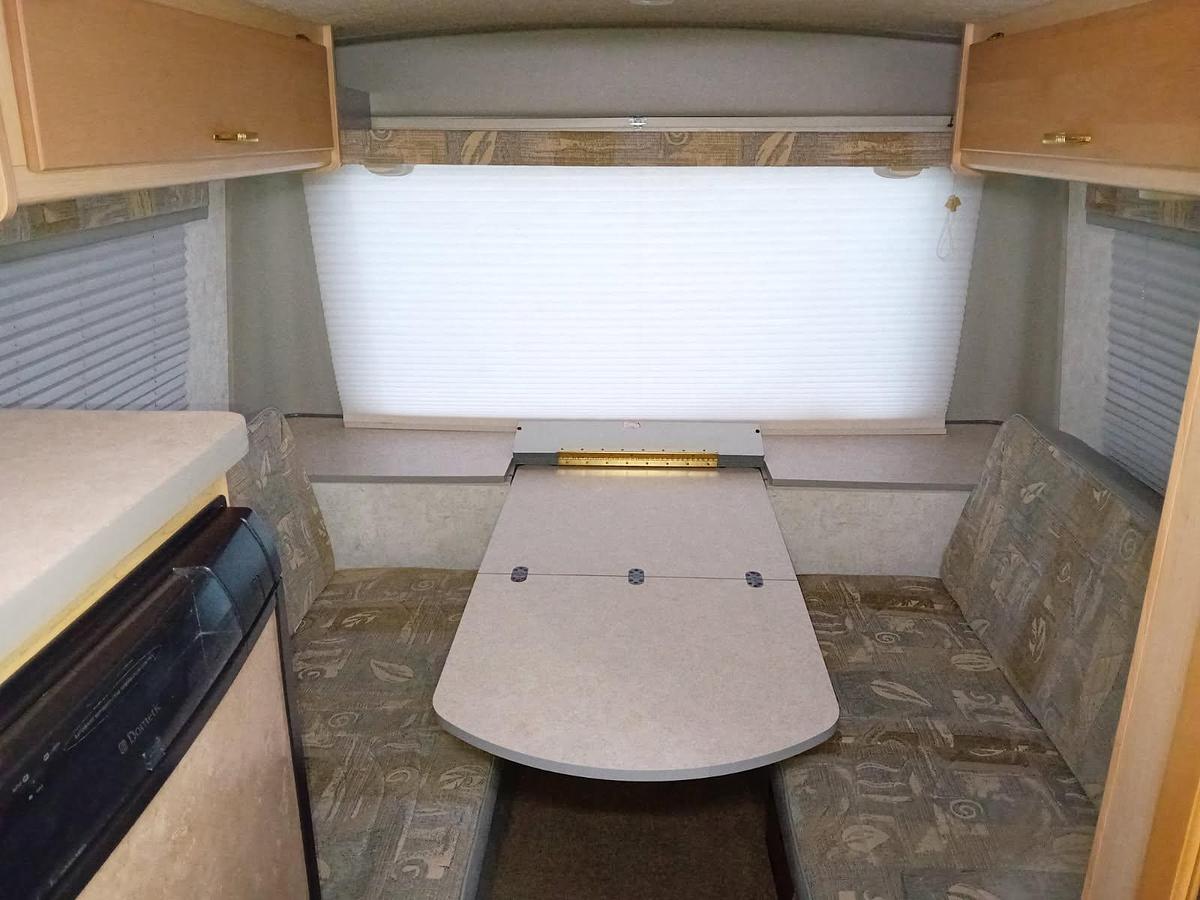 Used 2005 Winnebago Rialta