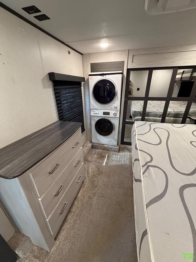 Used 2021 Keystone Sprinter Limited 3620FWLBH Fifth Wheel – Bunkhouse – Washer & Dryer – Custom Skirting – Full-Time Ready