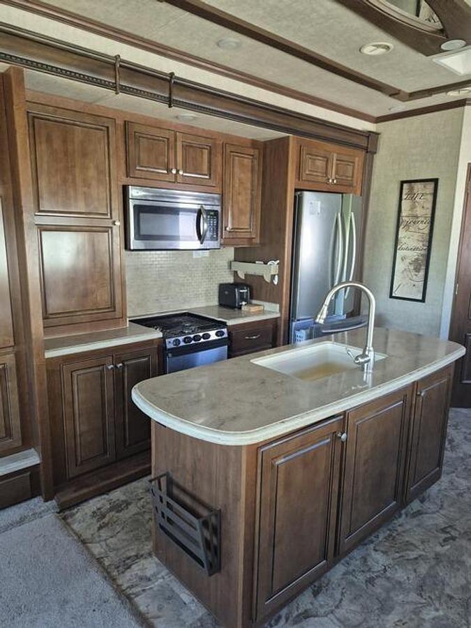 Used 2015 Heartland Landmark 365 Newport