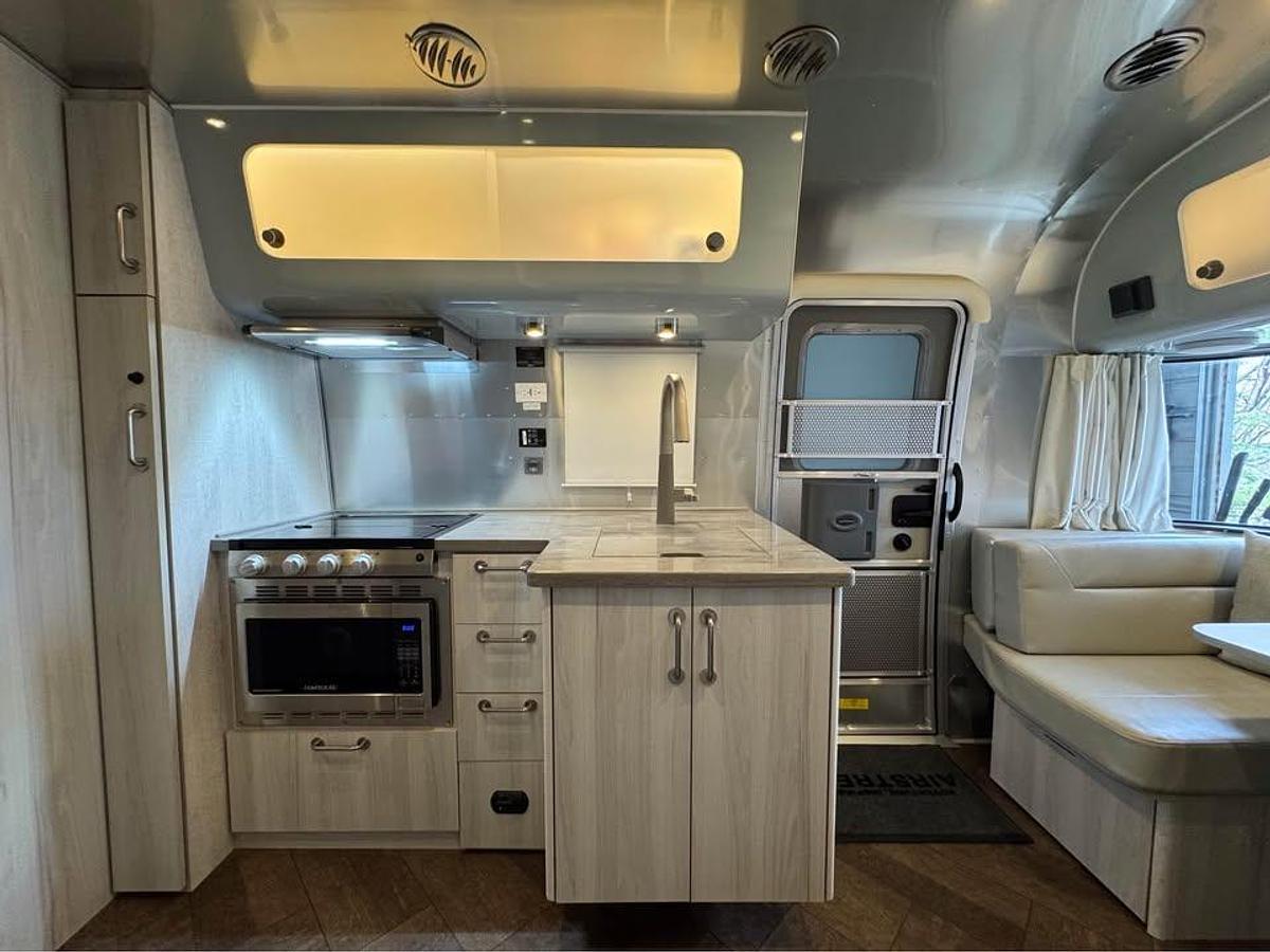 Used 2024 Airstream International 25FB Twin Travel Trailer