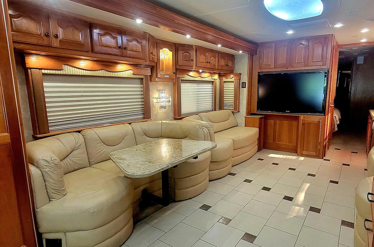 Used 2009 Country Coach Allure 470