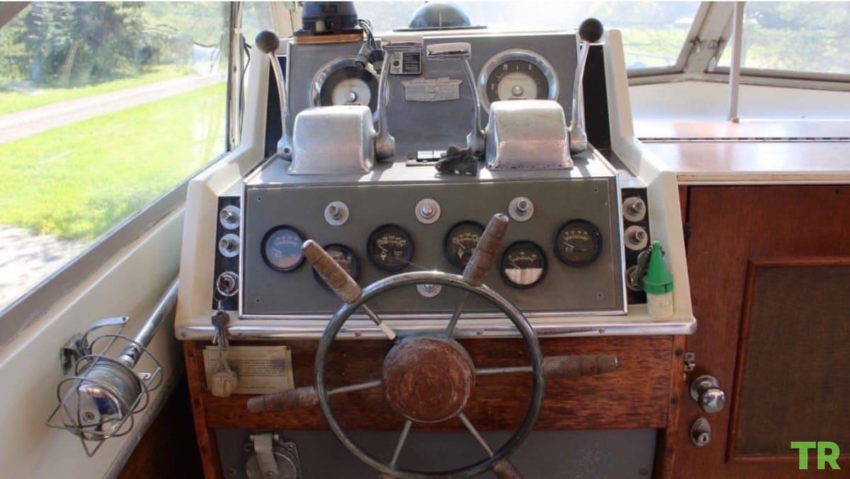 Used 1967 Chris-Craft Commander Classic Cruiser Boat