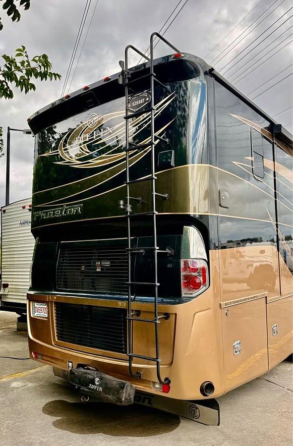 Used 2019 Tiffin Motorhomes Phaeton 37BH Class A Motorhome