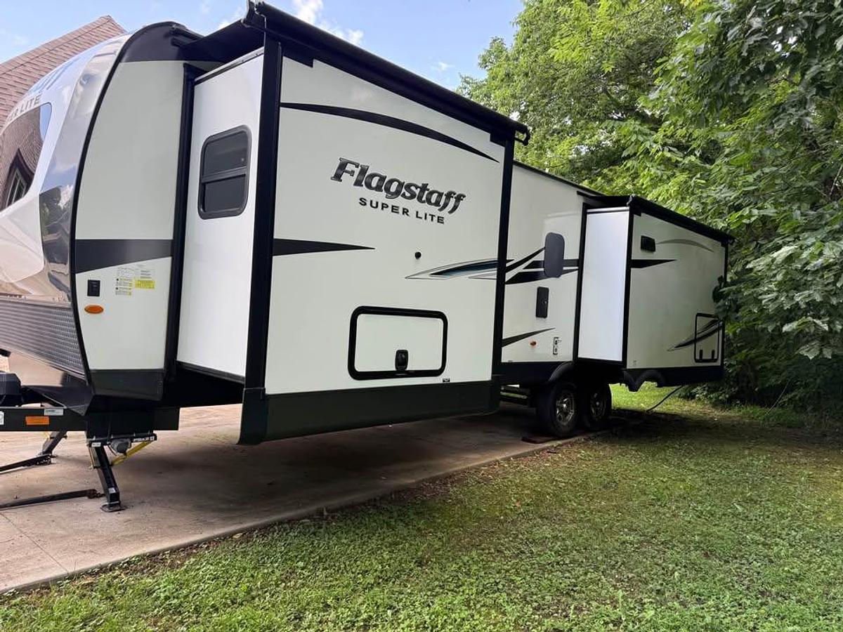 Used 2021 Forest River Flagstaff 29RLBS