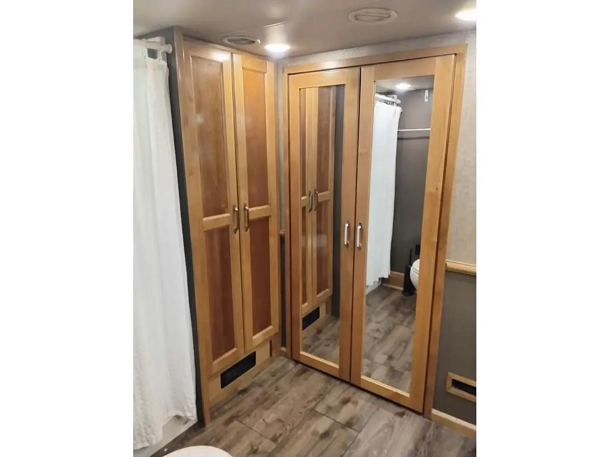 Used 2018 Vanleigh Beacon 39GBB Fifth Wheel