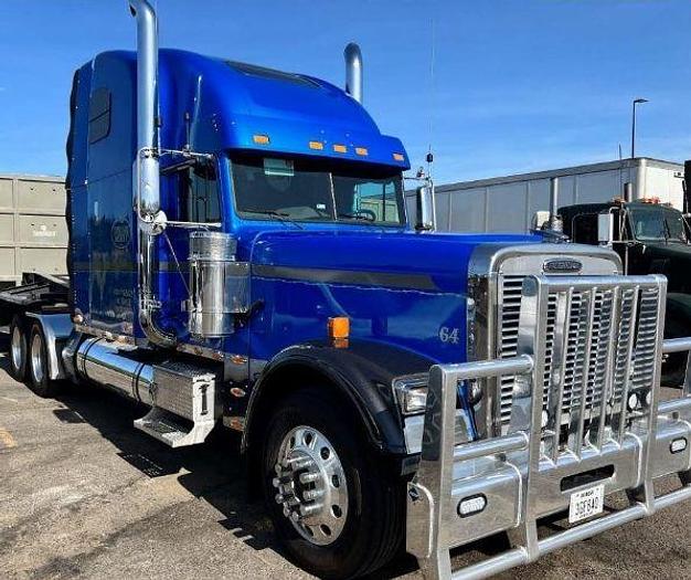 Used 2007 Freightliner FLD132 Classic XL