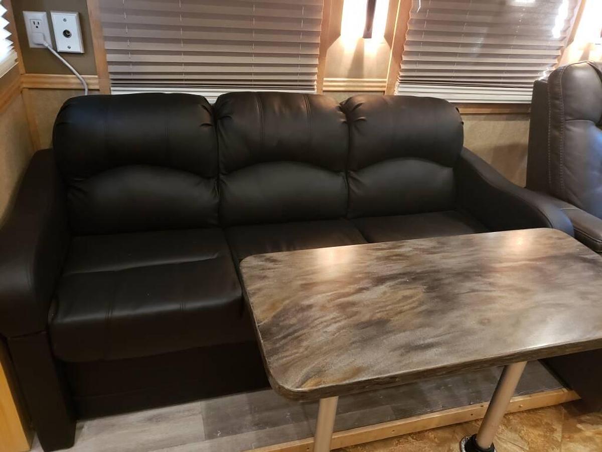 Used 2014 Show Hauler 36KTSSL Super C Motorhome