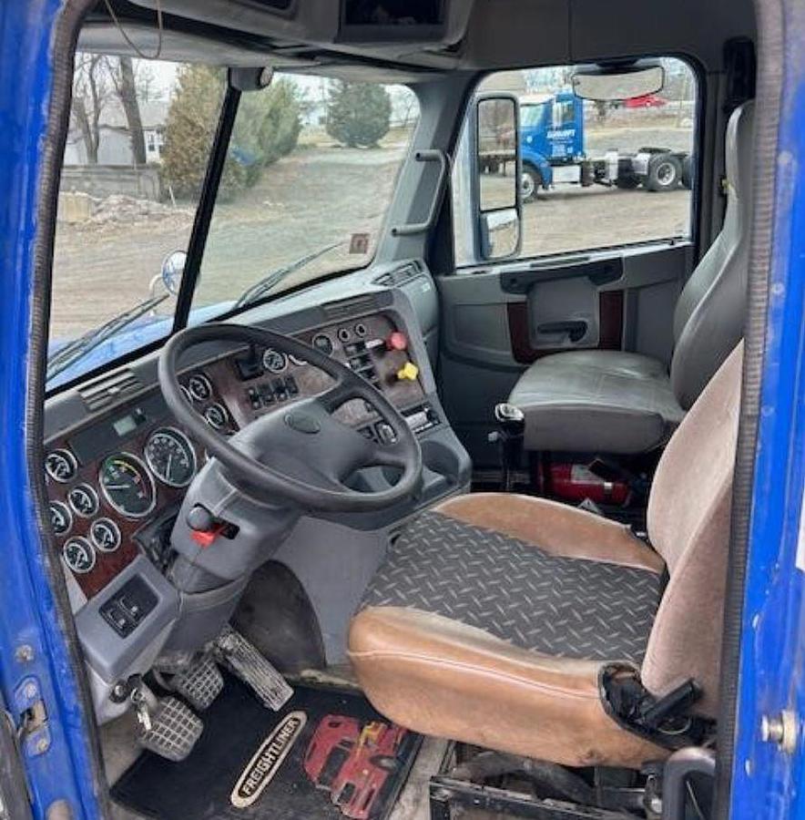 Used 2017 Freightliner Columbia 120