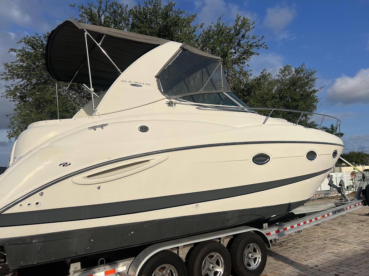 Used 2004 Maxum 3100 SE with Trailer