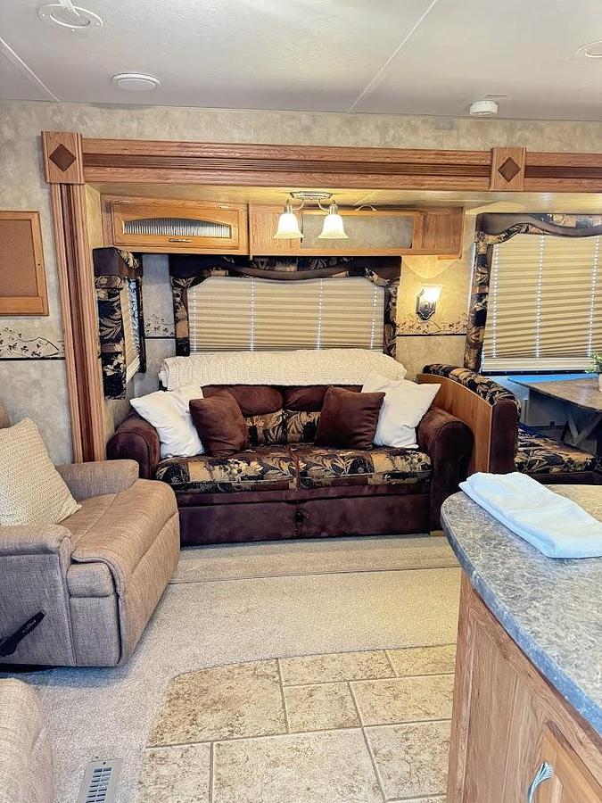 Used 2010 Jayco Eagle 320RLDS Travel Trailer