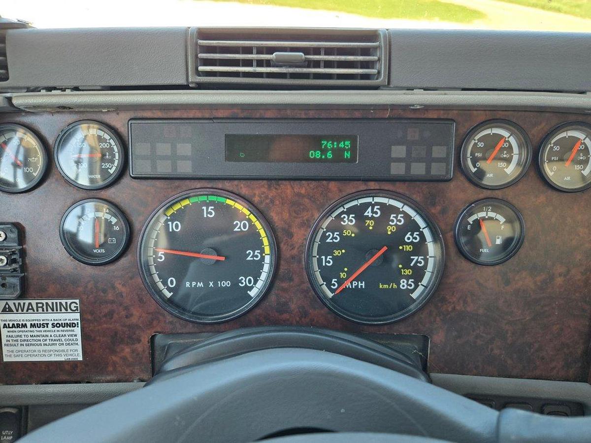 Used 2001 Freightliner Columbia Toterhome