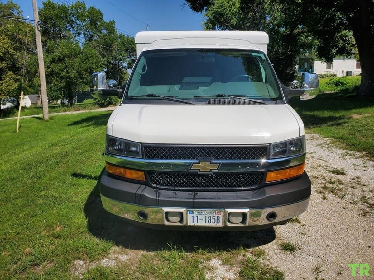 Used 2013 Chevy Express 4500 2wd 6.6L LGH Duramax Diesel Transporter