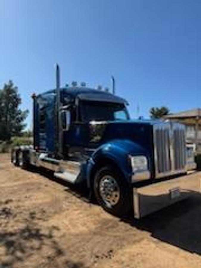 Used 2020 Kenworth W990