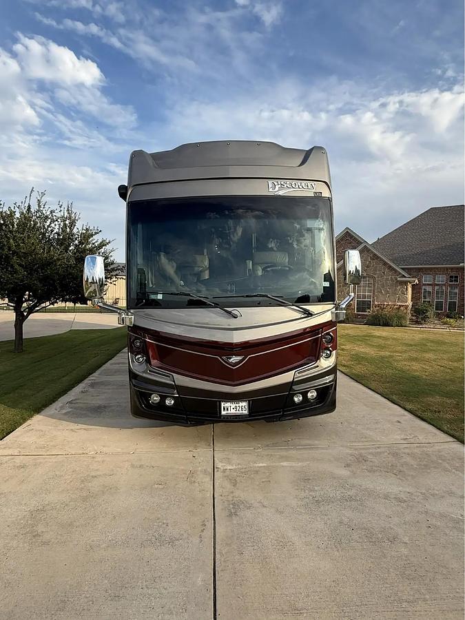 Used 2022 Fleetwood Discovery LXE 44H