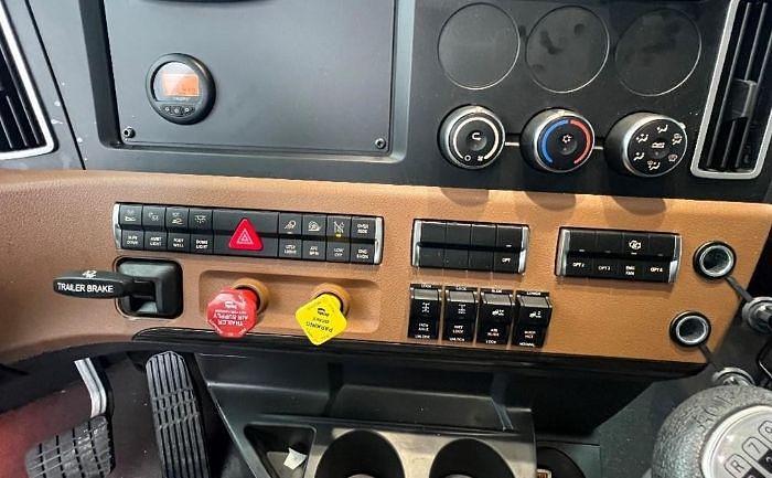 Used 2021 Freightliner Cascadia 116