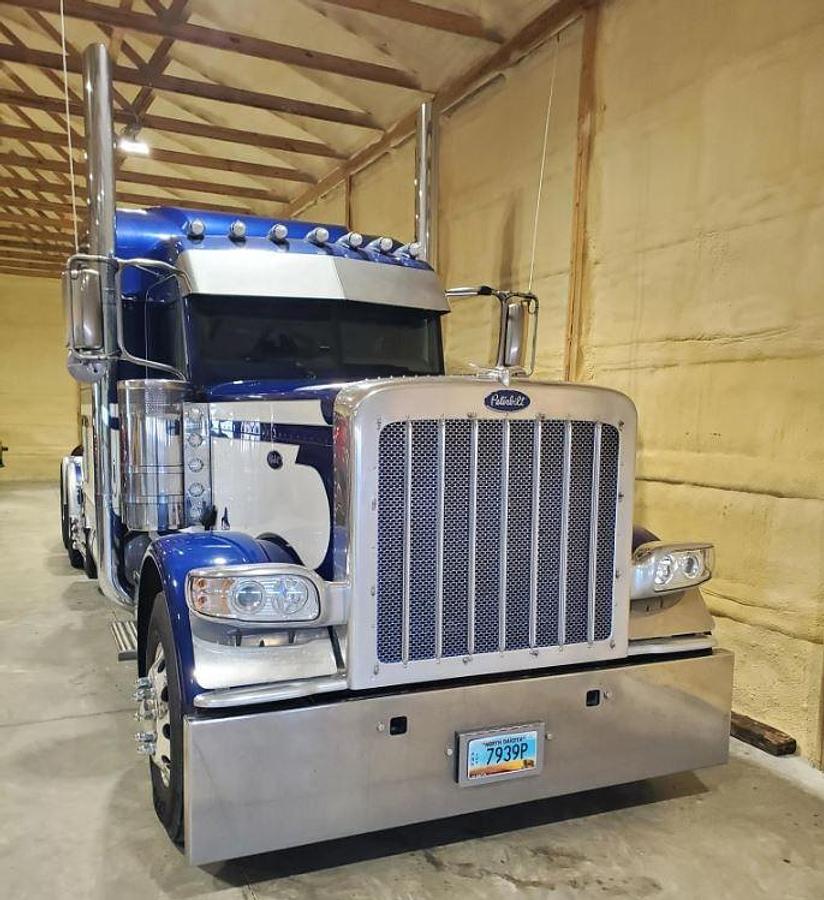 Used 2022 Peterbilt 389