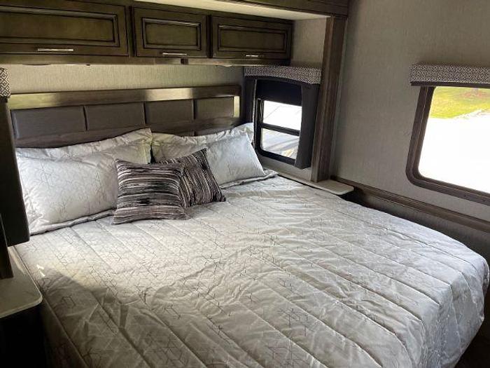 Used 2022 Holiday Rambler Vacationer 33C