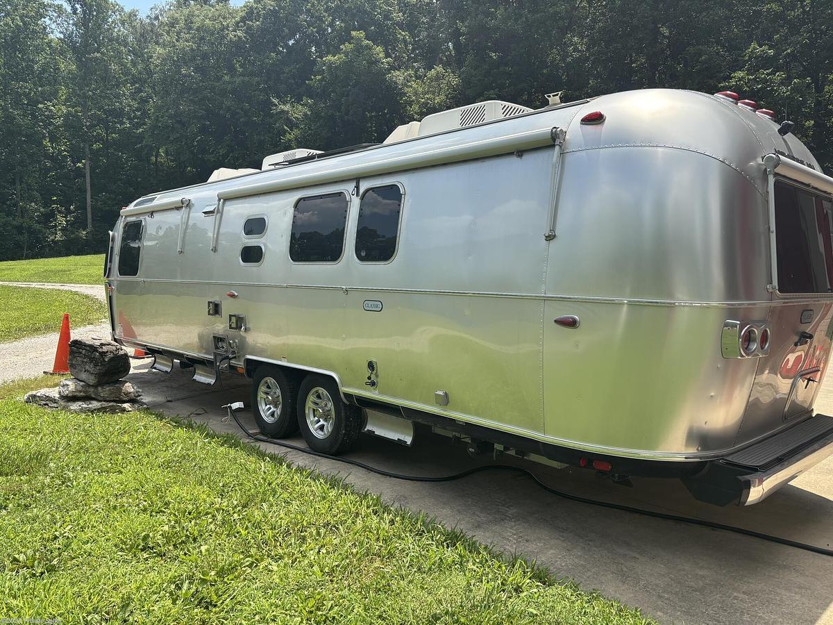 Used 2023 Airstream Classic 33