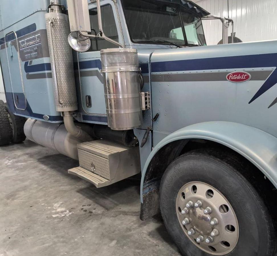 Used 2006 Peterbilt 379EXHD Sleeper Semi Truck