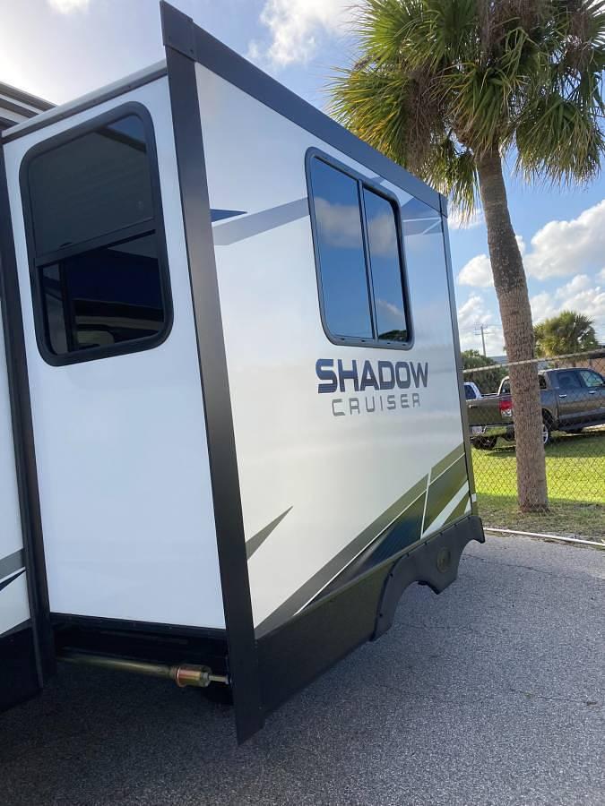Used 2021 Cruiser RV Shadow Cruiser 225RBS Travel Trailer • 26 Ft • Queen Bed • Rear Bath