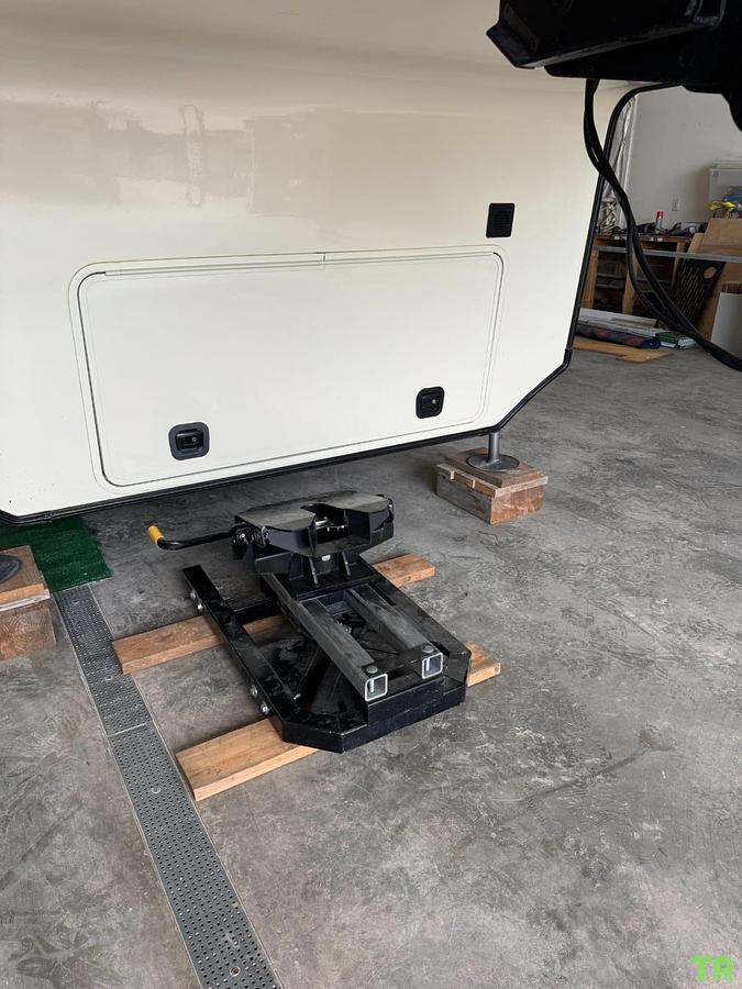 Used 2017 CrossRoads Redwood 382RL