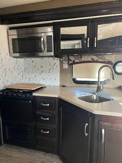 Used 2016 Thor Chateau 35SF