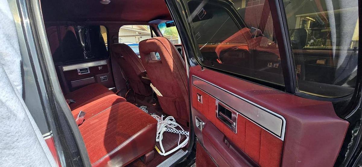 Used 1988 MC Suburban 4WD 2500