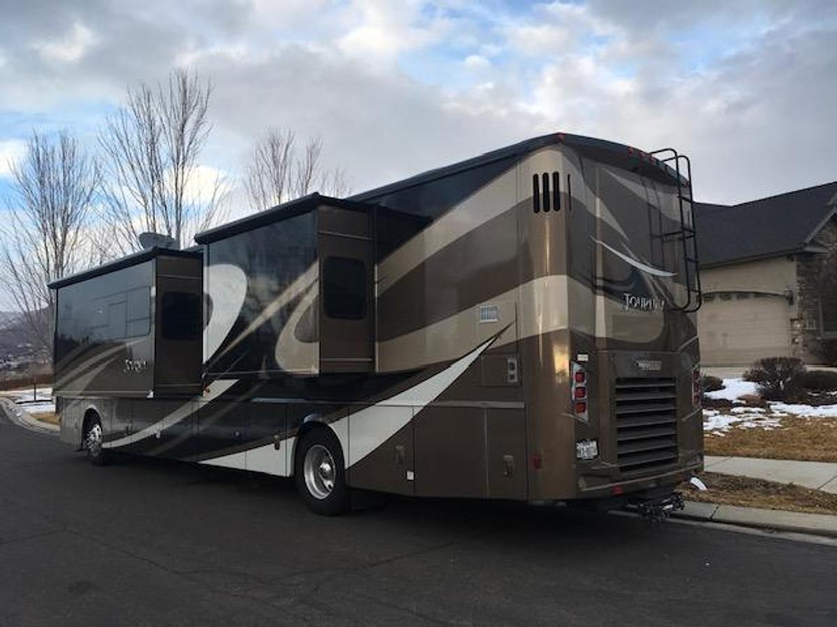 Used 2016 Winnebago Journey 40R Diesel Pusher