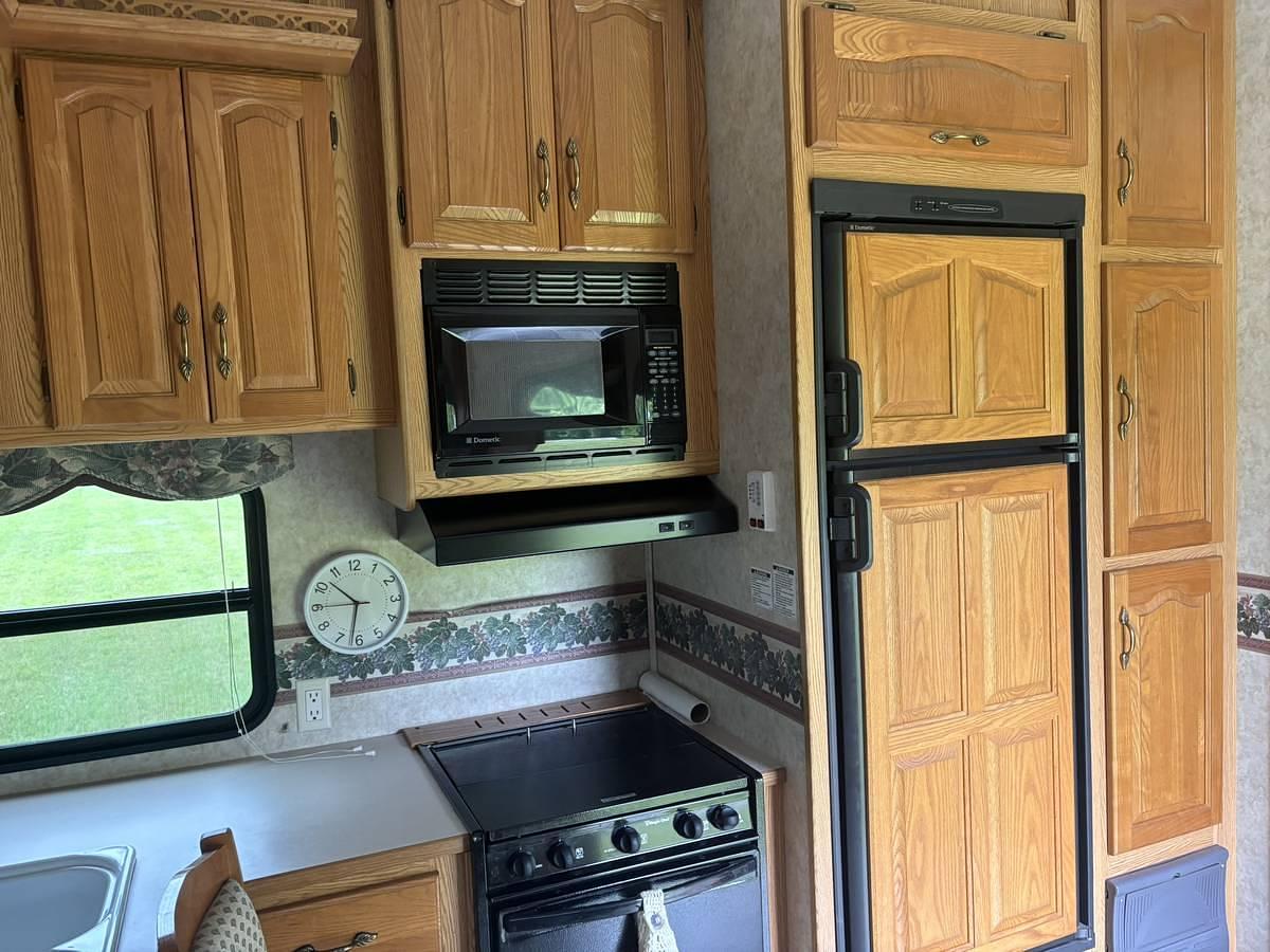 Used 2005 Keystone Fifth Wheel Trailer