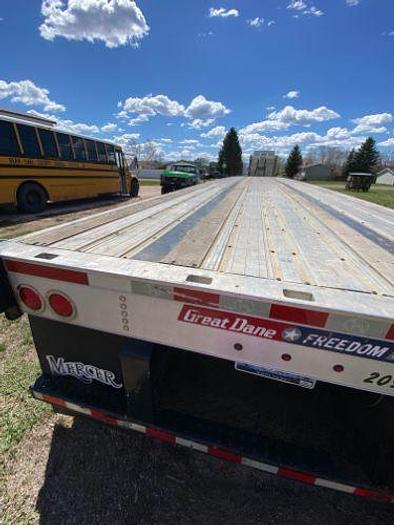 Used 2016 Peterbilt 579 Sleeper Truck