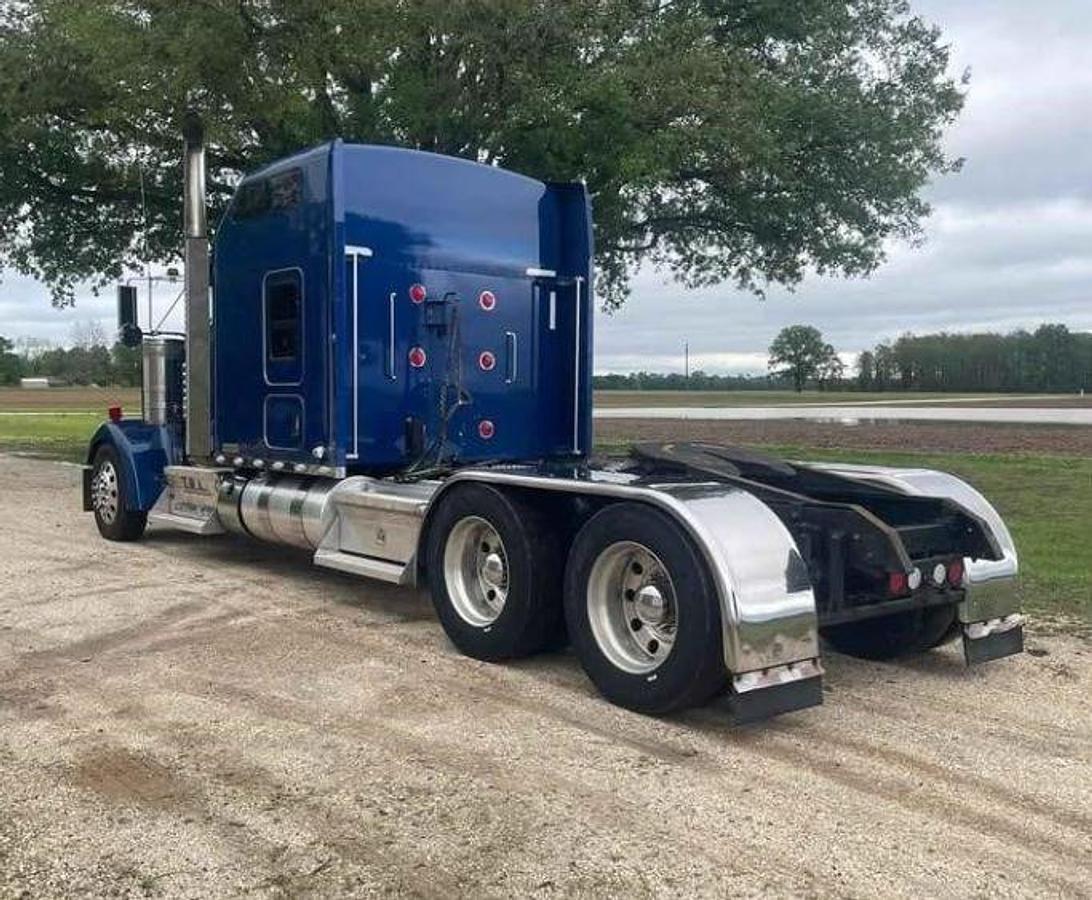 Used 2020 KENWORTH W900 Sleeper Semi Truck