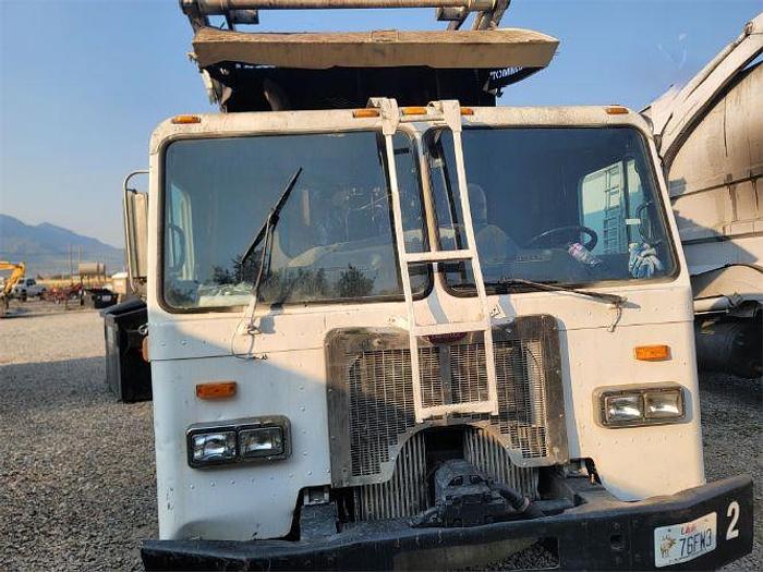 Used 2006 Peterbilt 320 Garbage Truck