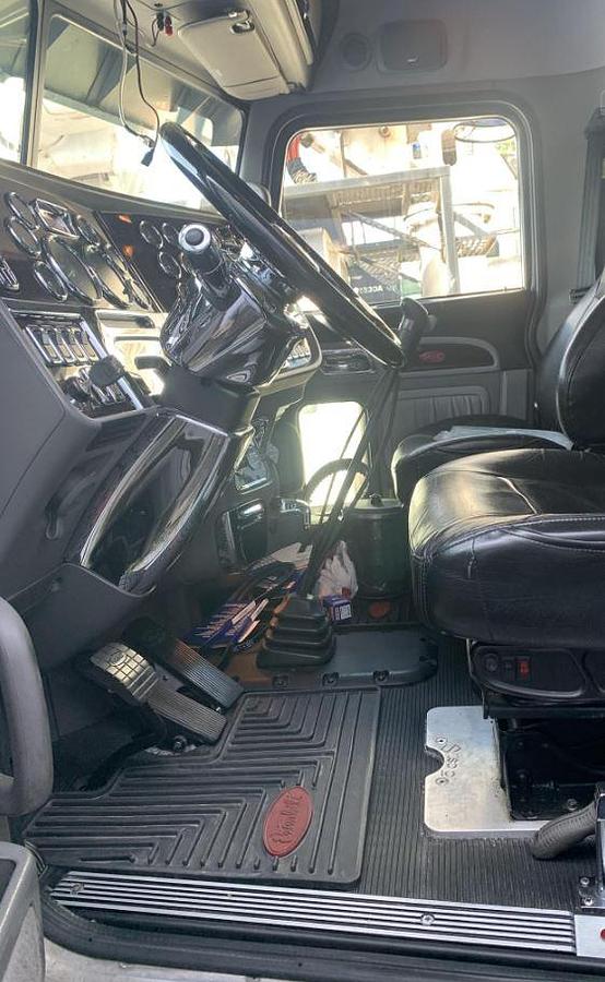 Used 2019 PETERBILT 389