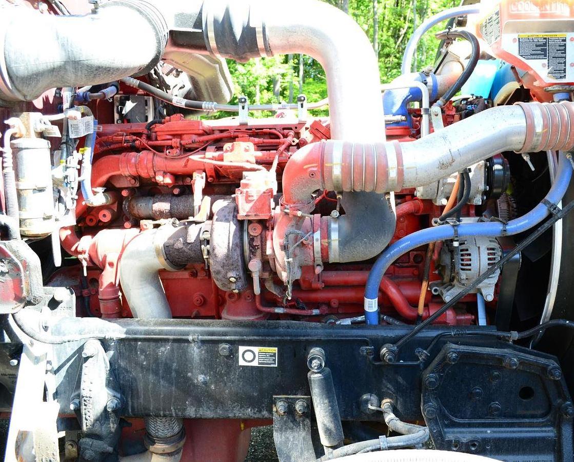 Used 2024 PETERBILT 389 Day Cab