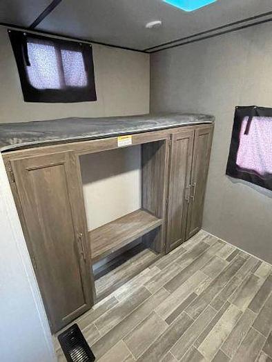 Used 2021 Crossroads Zinger ZR328SB