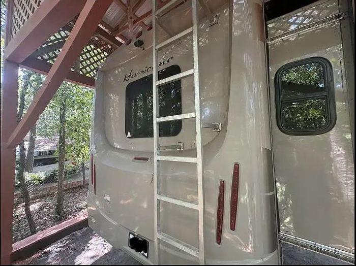 Used 2015 Thor Motor Coach Hurricane 27K