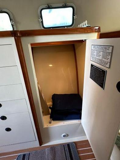 Used 2007 Albin Command Bridge 35