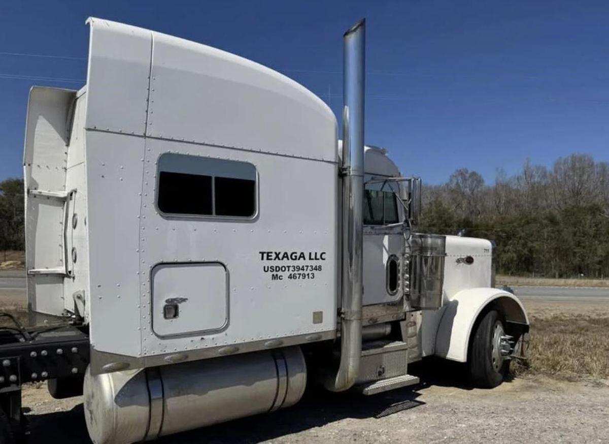 Used 2002 Peterbilt 379 EXHD