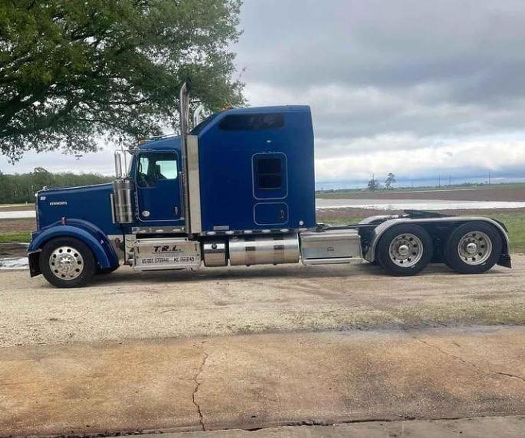 Used 2020 KENWORTH W900 Sleeper Semi Truck