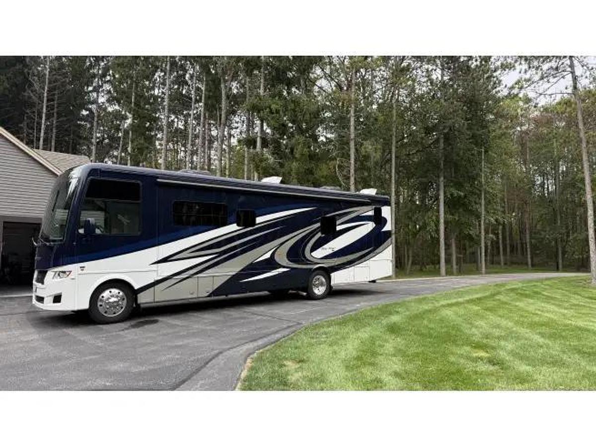 Used 2023 Newmar Bay Star 3629 Class A Motorhome